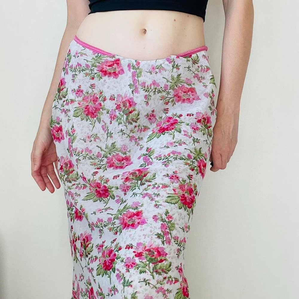 Vintage y2k feminine coquette cottage rose print mesh skirt in pink and white